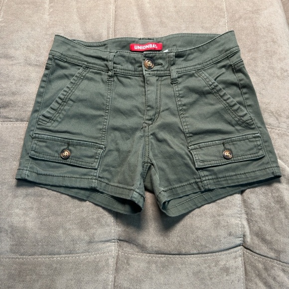 UNIONBAY Women's Olive Cargo Shorts - Picture 1 of 9